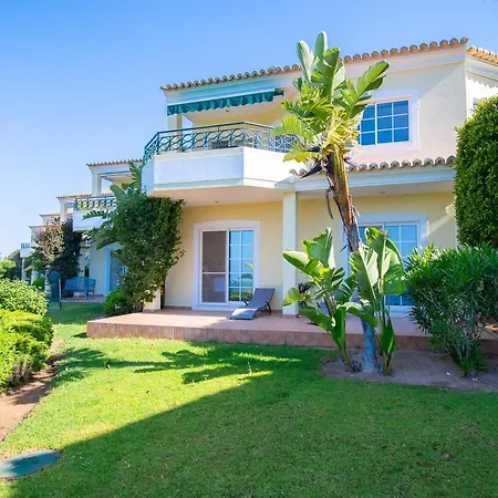 Vakantiehuis 42 Presa Do Moura - Elegant 2-bedroom Townhouse *
