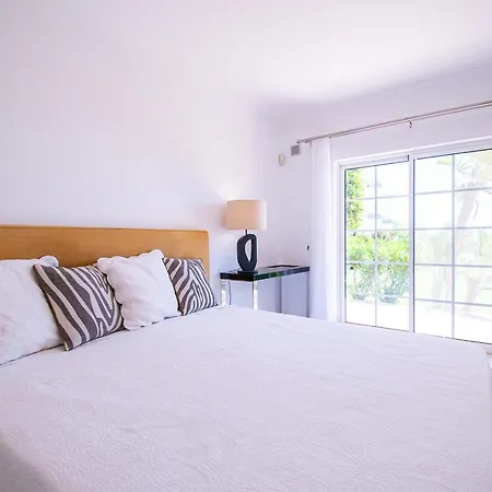 Vakantiehuis 42 Presa Do Moura - Elegant 2-bedroom Townhouse