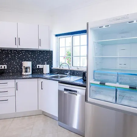 42 Presa Do Moura - Elegant 2-bedroom Townhouse