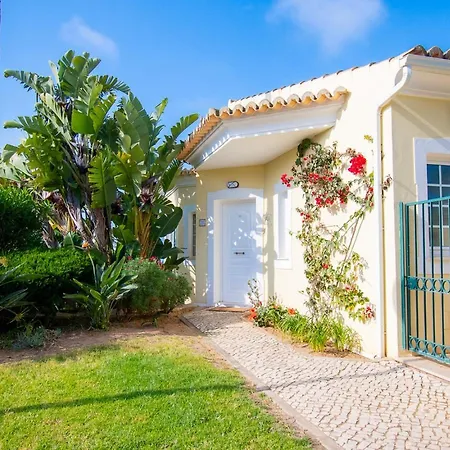 Vakantiehuis 42 Presa Do Moura - Elegant 2-bedroom Townhouse *