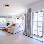 42 Presa Do Moura - Elegant 2-bedroom Townhouse