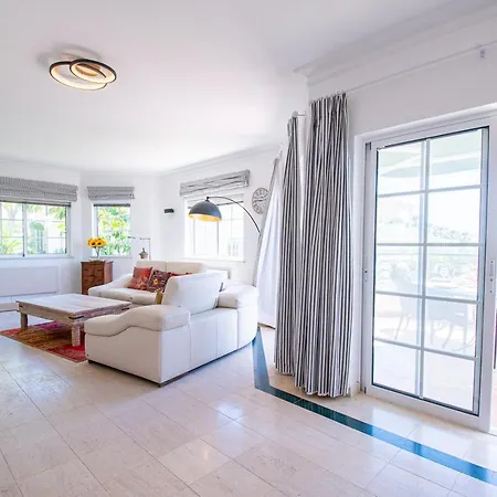 42 Presa Do Moura - Elegant 2-bedroom Townhouse