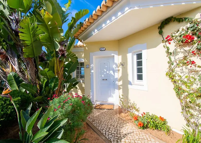 42 Presa Do Moura - Elegant 2-bedroom Townhouse *
