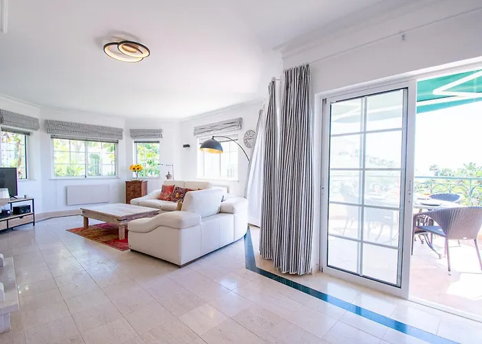 42 Presa Do Moura - Elegant 2-bedroom Townhouse