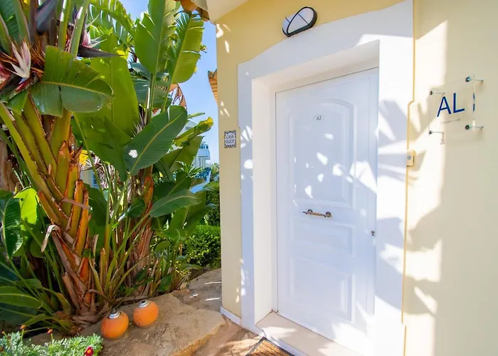42 Presa Do Moura - Elegant 2-bedroom Townhouse