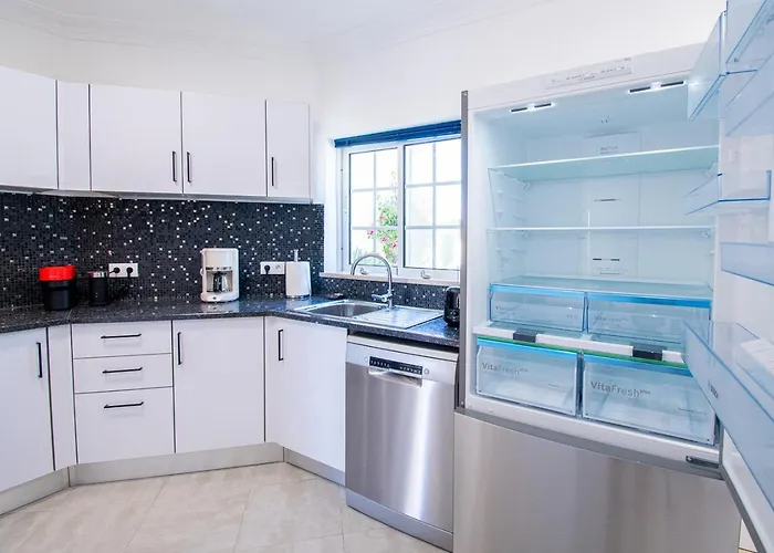 42 Presa Do Moura - Elegant 2-bedroom Townhouse