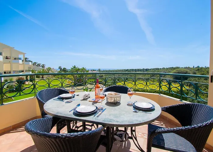 42 Presa Do Moura - Elegant 2-bedroom Townhouse